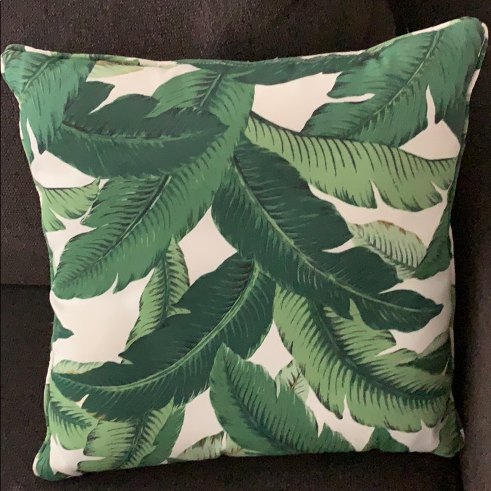 THROW PILLOW